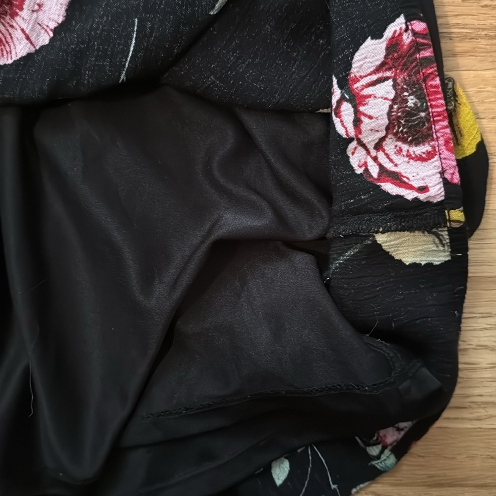 Floral Black lined Skirt - Picture 2 of 3